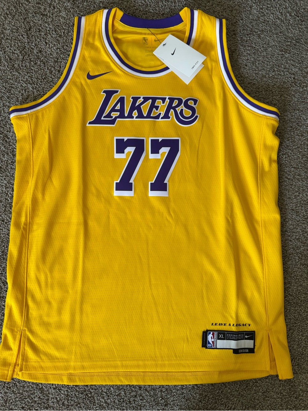 Youth XL Lakers Jersey Nike 77 Doncic